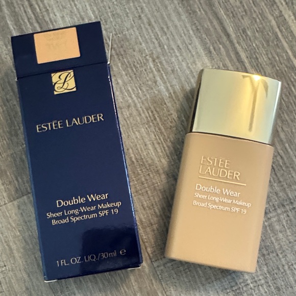 Estee Lauder Double Wear Foundation - Tan - Picture 1 of 6